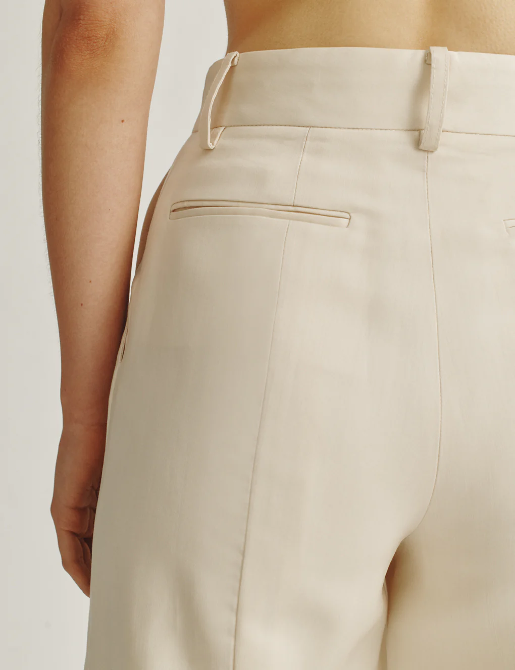 The Tailored Trousers in Wool Silk Suiting 5 The Tailored Trousers in Wool Silk Suiting
