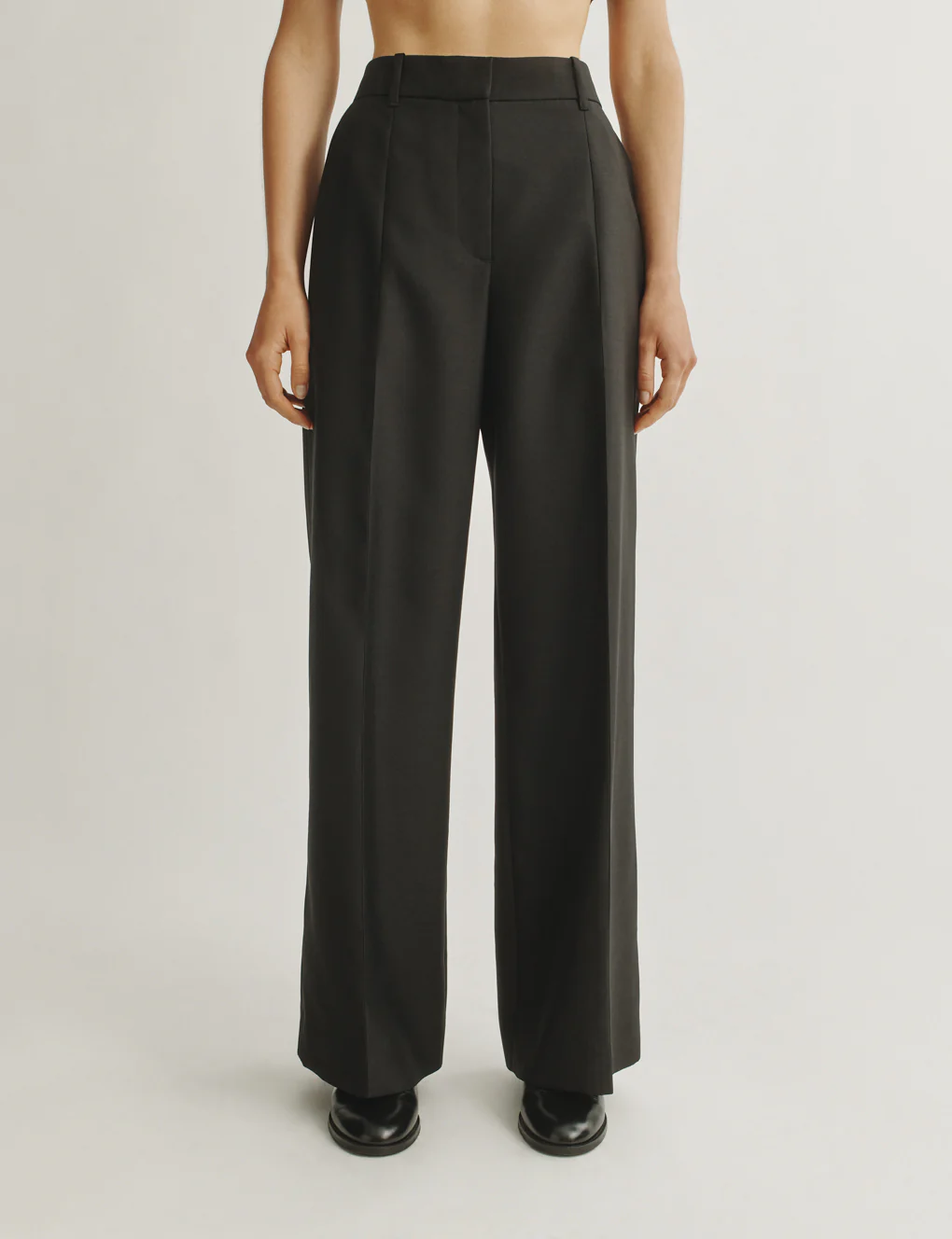 The Tailored Trousers in Wool Silk Suiting