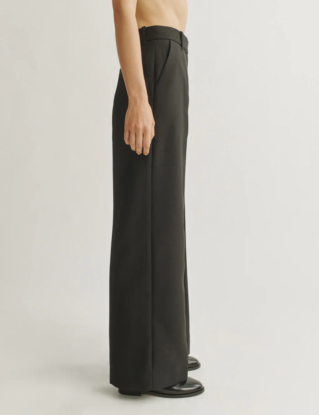The Tailored Trousers in Wool Silk Suiting 2 The Tailored Trousers in Wool Silk Suiting