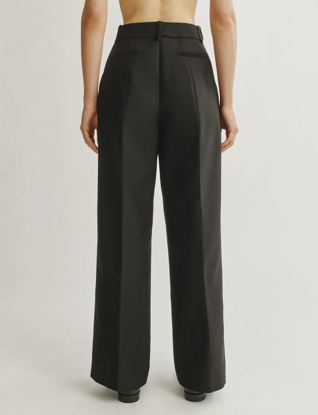 The Tailored Trousers in Wool Silk Suiting 3 The Tailored Trousers in Wool Silk Suiting