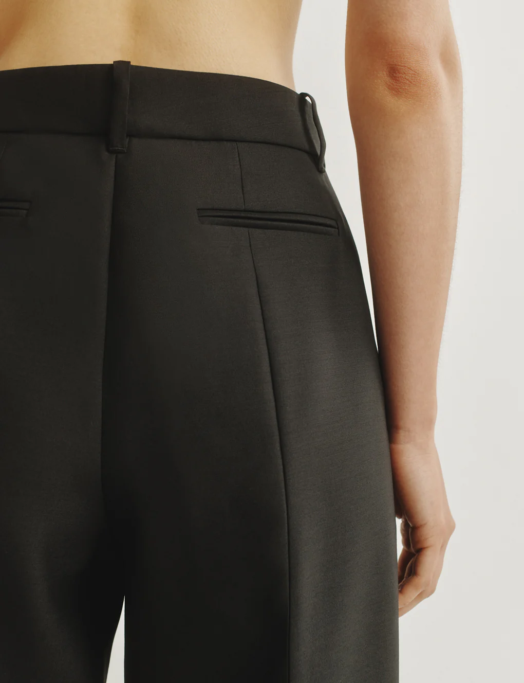 The Tailored Trousers in Wool Silk Suiting 4 The Tailored Trousers in Wool Silk Suiting